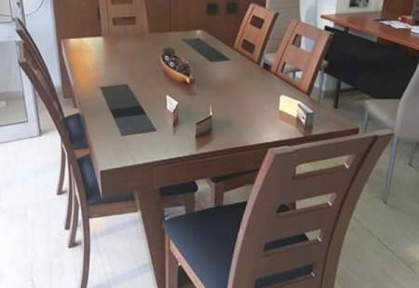 Τραπέζι, καρέκλες από μασίφ ξύλο δρυός 1600€